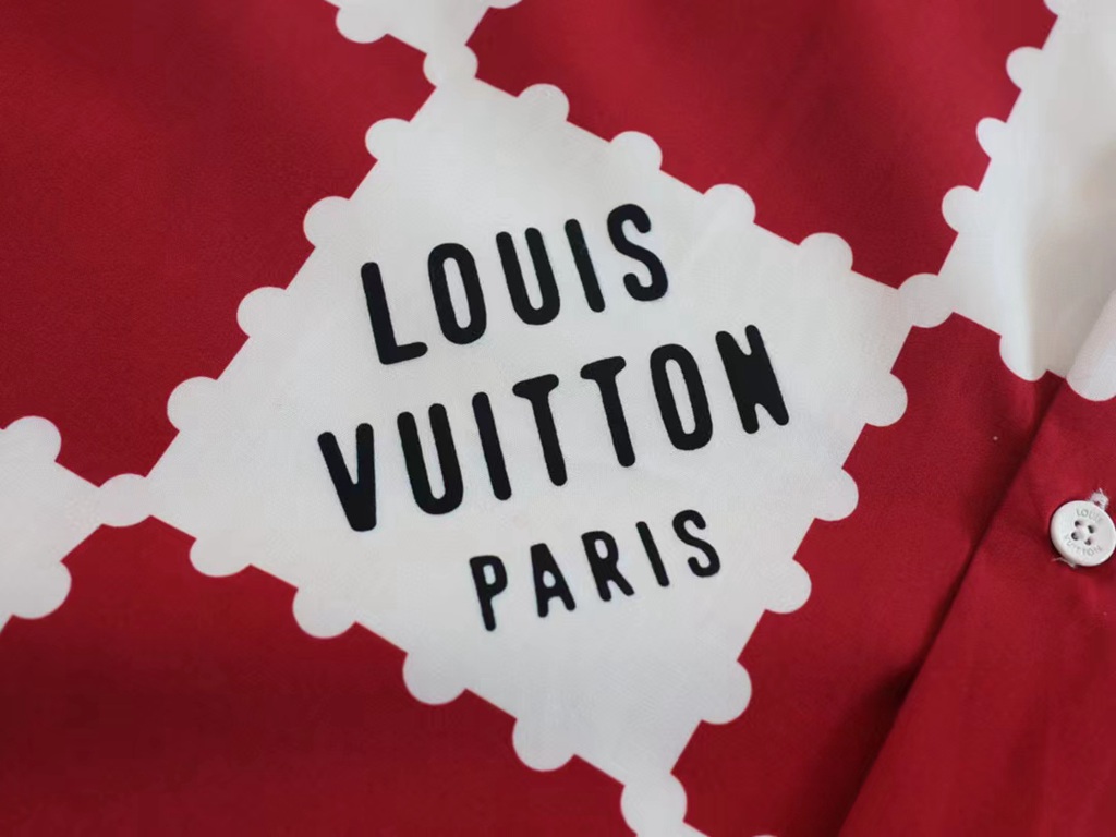 L*V* T-shirt